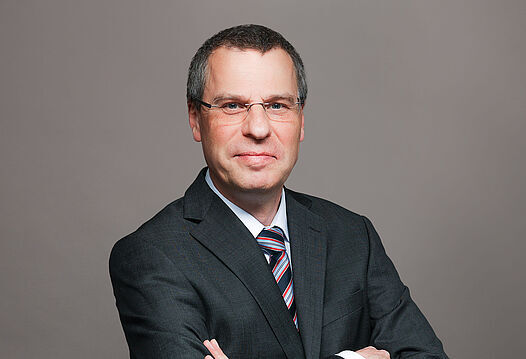 Dr. Bastian Hepperle