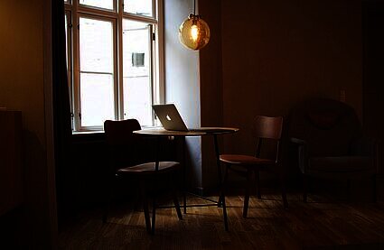 Zeedin Blog | Geldanlage 2023 | Hauck Aufhäuser Lampe